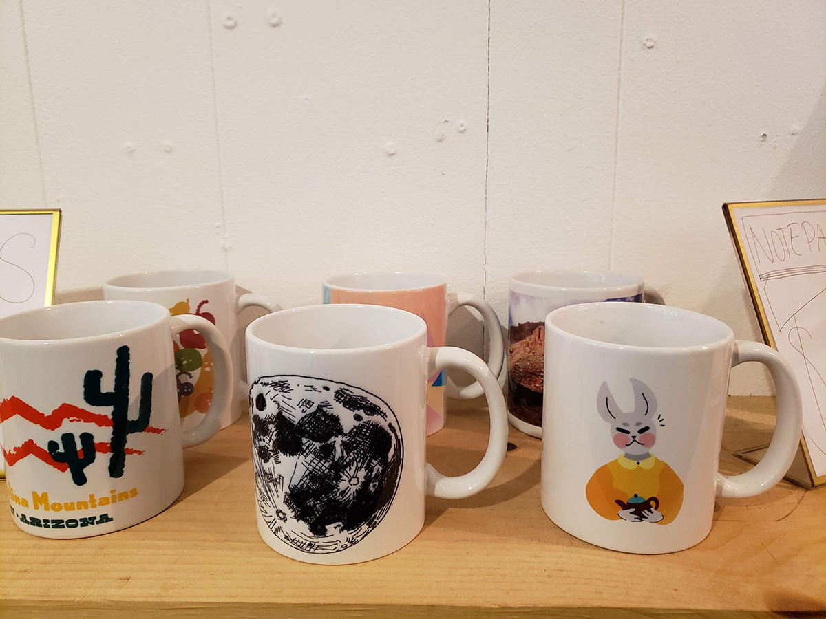 So many mugs!